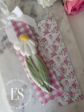 Load image into Gallery viewer, Long Daisy Flower Plaque