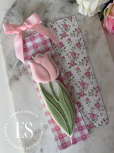 Load image into Gallery viewer, Long Tulip Flower Plaque