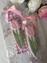Load image into Gallery viewer, Long Tulip Flower Plaque