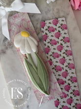 Load image into Gallery viewer, Long Daisy Flower Plaque