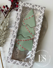 Load image into Gallery viewer, Greenery and Berries Box- 12" x 5" x 1.5" (JUST IN!)