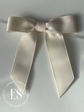 Load image into Gallery viewer, PRE TIED BOWS (36 colours)