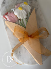 Load image into Gallery viewer, Kraft Flower Bouquet Box (low quantities available)