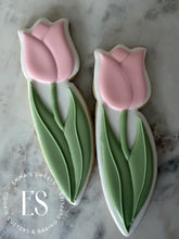 Load image into Gallery viewer, Long Tulip Flower Plaque