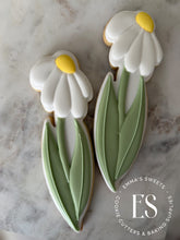 Load image into Gallery viewer, Long Daisy Flower Plaque