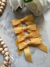 Load image into Gallery viewer, PRE TIED BOWS (50 colours)
