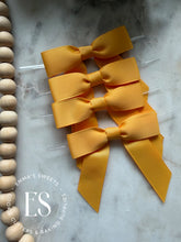 Load image into Gallery viewer, PRE TIED BOWS (50 colours)