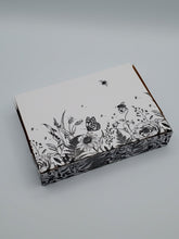 Load image into Gallery viewer, COOKIE BOX- HONEY BEE - 7&quot; x 5&quot; x 1.25&quot;