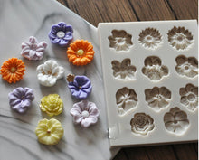Load image into Gallery viewer, Assorted Flower Mold PM389